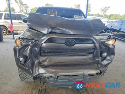 Piąte zdjęcie samochodu w środku: 2017 TOYOTA 4RUNNER SR5 VIN:JTEBU5JR2H5455028 - miniatura