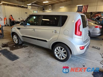 Drugie zdjęcie samochodu z przodu: 2013 KIA SOUL + VIN:KNDJT2A61D7764673 - miniatura