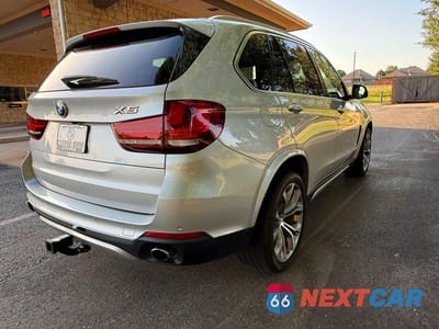 Czwarte zdjęcie samochodu z boku: 2017 BMW X5 XDRIVE35I VIN:5UXKR0C32H0V75733 - miniatura