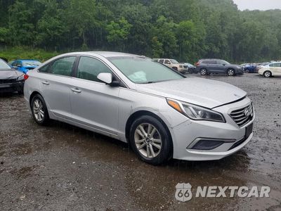 Czwarte zdjęcie samochodu z boku: 2017 HYUNDAI SONATA SE VIN:5NPE24AF2HH547733 - miniatura