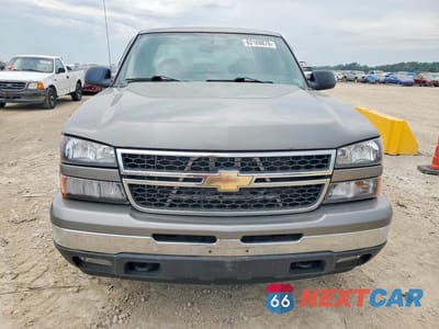 Piąte zdjęcie samochodu w środku: 2006 CHEVROLET SILVERADO K1500 VIN:1GCEK19Z06Z256294 - miniatura