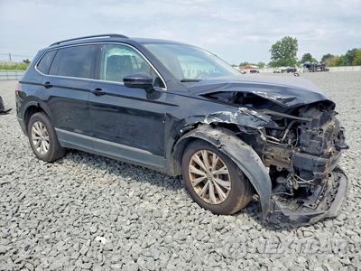 Czwarte zdjęcie samochodu z boku: 2018 VOLKSWAGEN TIGUAN SE VIN:3VV3B7AX6JM009779 - miniatura