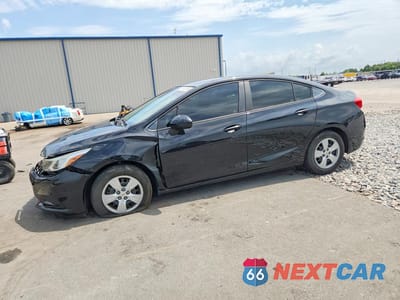 2018 CHEVROLET CRUZE LS 1G1BC5SM8J7223515 - główne zdjęcie licytacji z USA - miniatura