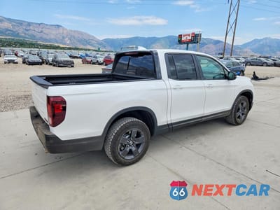 Trzecie zdjęcie samochodu z tyłu: 2026 HONDA RIDGELINE VIN:5FPYK3F6XTB020182 - miniatura