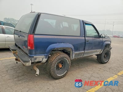 Trzecie zdjęcie samochodu z tyłu: 1994 GMC YUKON VIN:1GKEK18K9RJ743943 - miniatura