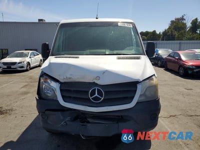 Piąte zdjęcie samochodu w środku: 2014 MERCEDES-BENZ SPRINTER 2500 DELIVERY VAN VIN:WD3PE7CC8E5836352 - miniatura