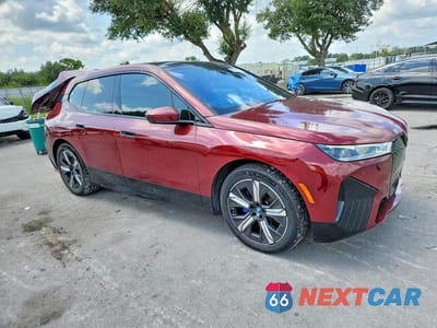 Czwarte zdjęcie samochodu z boku: 2022 BMW IX XDRIVE50 VIN:WB523CF06NCK46464 - miniatura