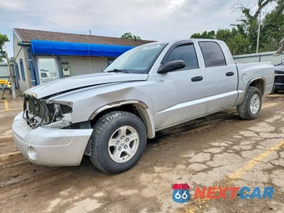 2006 DODGE DAKOTA QUAD SLT 1D7HE48K26S701983 - główne zdjęcie licytacji z USA - miniatura