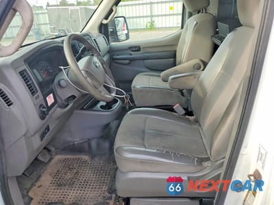 Zdjęcie 7 z 13 samochodu: 2014 NISSAN NV 2500 HD S VIN:1N6AF0LX9EN101654 - miniatura