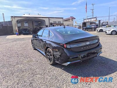 Drugie zdjęcie samochodu z przodu: 2024 HYUNDAI SONATA SEL VIN:KMHL64JA2RA380343 - miniatura
