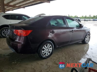 Trzecie zdjęcie samochodu z tyłu: 2011 KIA FORTE EX VIN:KNAFU4A28B5327898 - miniatura