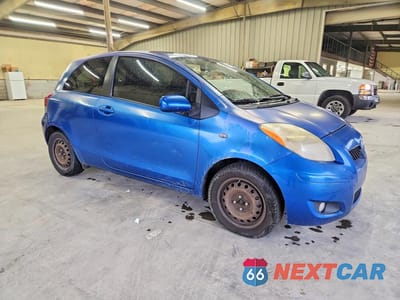 Czwarte zdjęcie samochodu z boku: 2010 TOYOTA YARIS BASE VIN:JTDJT4K34A5321229 - miniatura