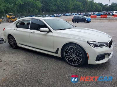 Czwarte zdjęcie samochodu z boku: 2018 BMW 750 XI VIN:WBA7F2C50JG423747 - miniatura