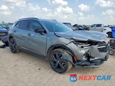 Czwarte zdjęcie samochodu z boku: 2023 BUICK ENVISION ESSENCE VIN:LRBFZNR45PD035072 - miniatura