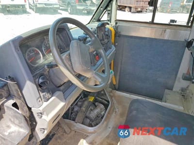 Zdjęcie 8 z 14 samochodu: 2017 ISUZU REACH DELIVERY VAN VIN:JALB4T170H7W00237 - miniatura