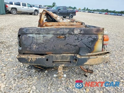 Zdjęcie 6 z 11 samochodu: 2002 TOYOTA TACOMA DOUBLE CAB VIN:5TEHN72N12Z058790 - miniatura