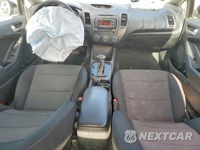 Zdjęcie 8 z 12 samochodu: 2017 KIA FORTE LX VIN:3KPFK4A73HE083613 - miniatura