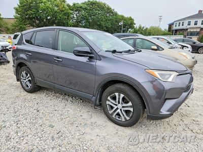 Czwarte zdjęcie samochodu z boku: 2018 TOYOTA RAV4 LE VIN:JTMBFREV3JJ732232 - miniatura