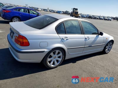 Trzecie zdjęcie samochodu z tyłu: 2002 BMW 325 I VIN:WBAEV33492KL68351 - miniatura