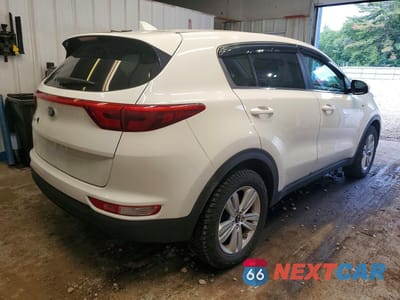 Trzecie zdjęcie samochodu z tyłu: 2017 KIA SPORTAGE LX VIN:KNDPMCAC1H7117408 - miniatura