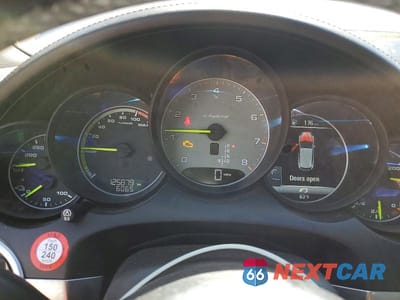Zdjęcie 9 z 12 samochodu: 2015 PORSCHE CAYENNE SE HYBRID VIN:WP1AE2A21FLA52521 - miniatura