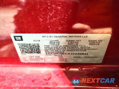 Zdjęcie 12 z 12 samochodu: 2018 CHEVROLET SILVERADO K1500 LT VIN:1GCVKREC9JZ235811 - miniatura
