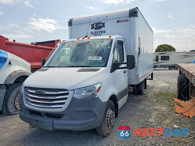 2021 FREIGHTLINER SPRINTER BOX TRUCK W2X8E33Y2MN174509 - główne zdjęcie licytacji z USA - miniatura