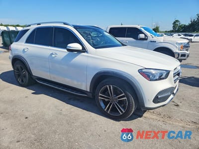 Czwarte zdjęcie samochodu z boku: 2020 MERCEDES-BENZ GLE 350 VIN:4JGFB4JE2LA105848 - miniatura