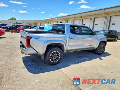 Trzecie zdjęcie samochodu z tyłu: 2025 TOYOTA TACOMA TRD SPORT VIN:3TMLB5JN1SM178465 - miniatura
