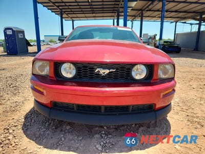 Piąte zdjęcie samochodu w środku: 2005 FORD MUSTANG GT VIN:1ZVFT82H255156700 - miniatura