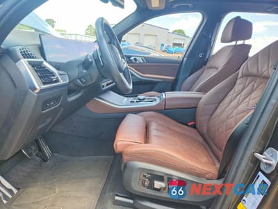 Zdjęcie 7 z 13 samochodu: 2024 BMW X5 M60I VIN:5UX33EU0XR9T57740 - miniatura