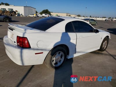 Trzecie zdjęcie samochodu z tyłu: 2000 FORD MUSTANG VIN:1FAFP4046YF182110 - miniatura