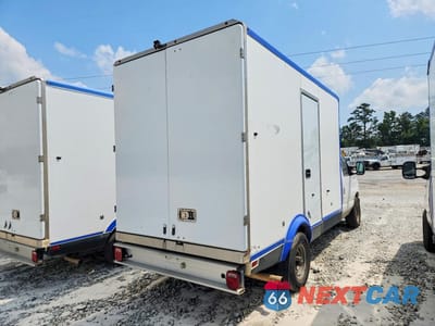 Trzecie zdjęcie samochodu z tyłu: 2024 FORD E350 REFRIGERATED BOX TRUCK VIN:1FDWE3FN6RDD00658 - miniatura