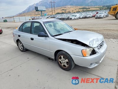 Czwarte zdjęcie samochodu z boku: 2002 HYUNDAI ACCENT GL VIN:KMHCG45C92U336739 - miniatura