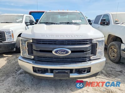 Piąte zdjęcie samochodu w środku: 2018 FORD F350 SUPER DUTY VIN:1FDRF3GT1JEC39323 - miniatura