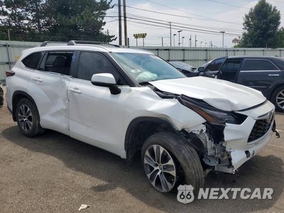Czwarte zdjęcie samochodu z boku: 2024 TOYOTA HIGHLANDER XLE VIN:5TDKDRBH6RS565450 - miniatura