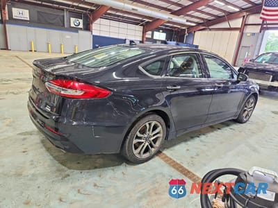 Trzecie zdjęcie samochodu z tyłu: 2020 FORD FUSION SEL VIN:3FA6P0CDXLR191957 - miniatura