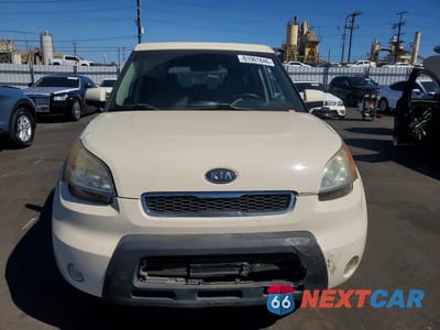 Piąte zdjęcie samochodu w środku: 2010 KIA SOUL + VIN:KNDJT2A27A7038423 - miniatura