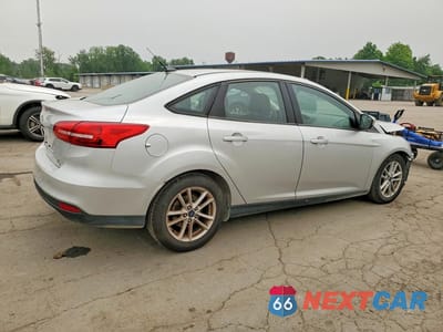 Trzecie zdjęcie samochodu z tyłu: 2018 FORD FOCUS SE VIN:1FADP3FE0JL254248 - miniatura