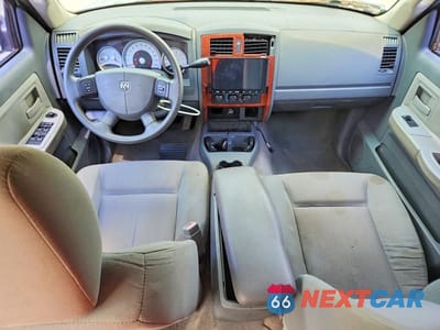 Zdjęcie 8 z 12 samochodu: 2005 DODGE DAKOTA QUAD SLT VIN:1D7HE48K45S353585 - miniatura