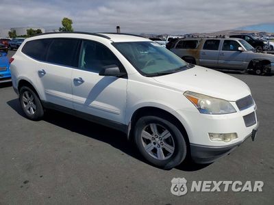 Czwarte zdjęcie samochodu z boku: 2012 CHEVROLET TRAVERSE LT VIN:1GNKRGED7CJ257035 - miniatura