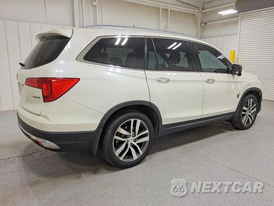 Trzecie zdjęcie samochodu z tyłu: 2017 HONDA PILOT TOURING VIN:5FNYF5H93HB021312 - miniatura