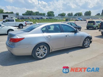 Trzecie zdjęcie samochodu z tyłu: 2010 HYUNDAI GENESIS 3.8L VIN:KMHGC4DE5AU085801 - miniatura
