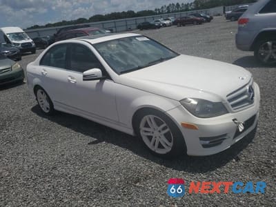 Czwarte zdjęcie samochodu z boku: 2013 MERCEDES-BENZ C 250 VIN:WDDGF4HB6DR266978 - miniatura