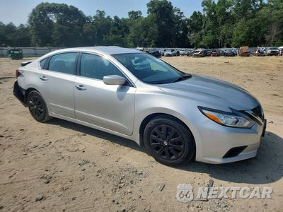 Czwarte zdjęcie samochodu z boku: 2017 NISSAN ALTIMA 2.5 S VIN:1N4AL3AP8HC236131 - miniatura