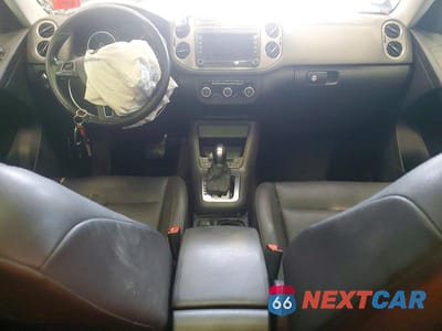 Zdjęcie 8 z 14 samochodu: 2011 VOLKSWAGEN TIGUAN S VIN:WVGBV7AX9BW532180 - miniatura