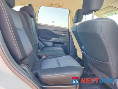 Zdjęcie 11 z 13 samochodu: 2016 MITSUBISHI OUTLANDER ES VIN:JA4AD2A32GZ017203 - miniatura