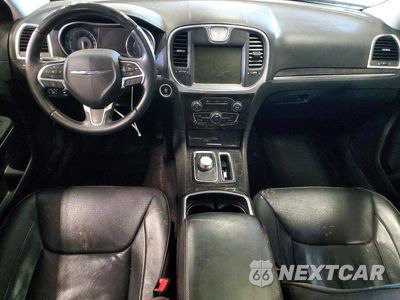 Zdjęcie 8 z 12 samochodu: 2016 CHRYSLER 300C VIN:2C3CCAKG8GH270141 - miniatura