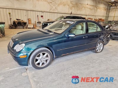 2002 MERCEDES-BENZ C 240 WDBRF61J42E009059 - główne zdjęcie licytacji z USA - miniatura