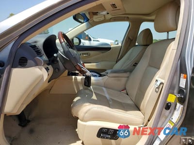 Zdjęcie 7 z 13 samochodu: 2016 LEXUS LS 460 VIN:JTHCL5EF2G5027520 - miniatura